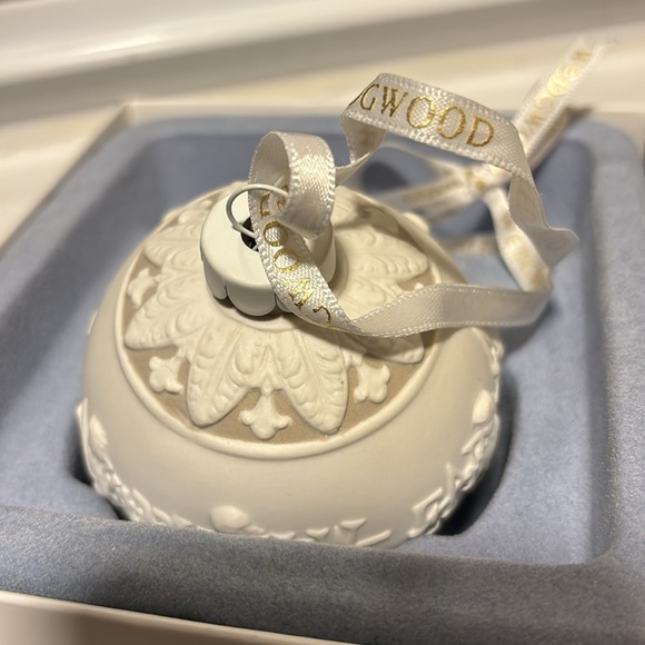Wedgewood Merry Christmas & Happy New Year Ornament With Box - Picture 6 of 10